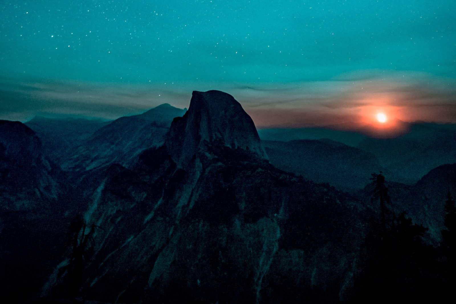 night sky, setting sun, stars and yosemite mountains